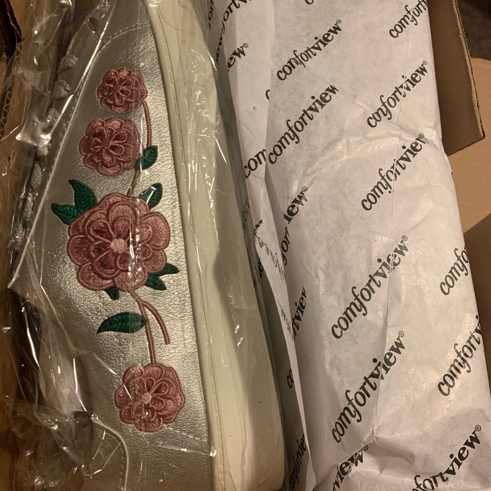 Silver with floral 12w shoes